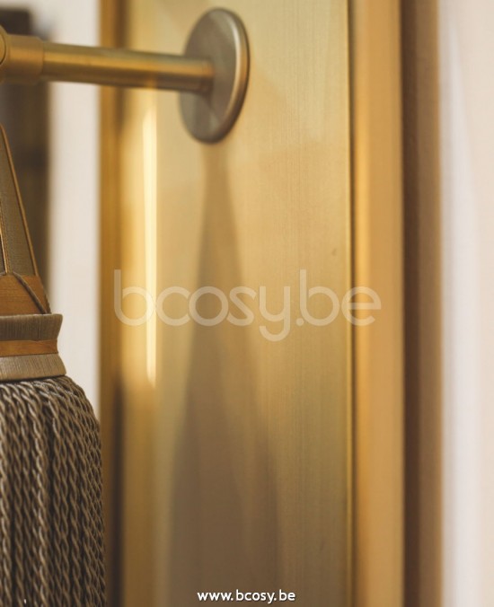 Tekna Arton LIZARD-distressed brass mit Zierleiste grau-gelb.