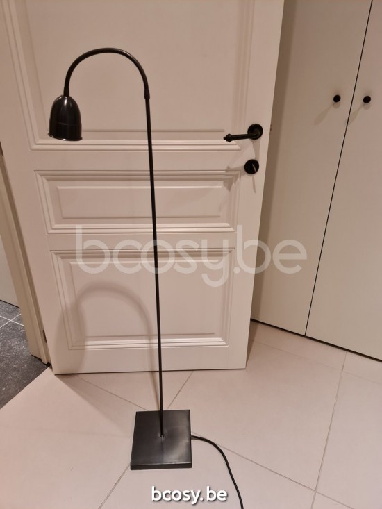 Authentage Vloerlampen Stalampen Staande Lampen Staanlampen Lampadaires Lampes Raides Debouts Sur Pied De Sol Floor lights Standing Floorlamps Stehleuchten.