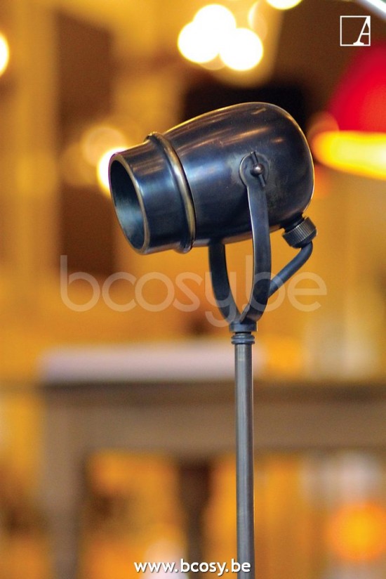 Authentage Vloerlampen Stalampen Staande Lampen Staanlampen Lampadaires Lampes Raides Debouts Sur Pied De Sol Floor lights Standing Floorlamps Stehleuchten.