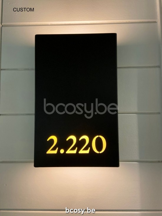 Authentage Qbri Q-Bri wall outdoor small 22,5 cm Bronze QBR0L2OUS.