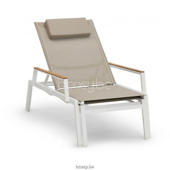 Diphano Selecta Stackable deck chair with wheels with teak arms Aluminium White Frame single layer Batyline Sand Fabric Armre.