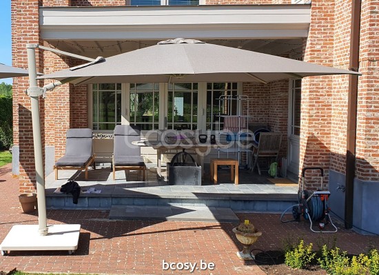 Jardinico ANTEGO 300x300 Vierkante Vrijhangende Parasol 3x3 Mast Linnen Doek Taupe Classic-Acryl solids.