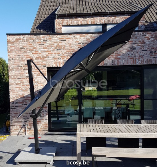 Jardinico ANTEGO 300x300 Vierkante Vrijhangende Parasol 3x3 Mast Zwart Doek Black Classic-Acryl solids.