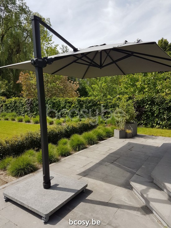 Jardinico ANTEGO 300x300 Parasol Ombrelle À Mât Libre Parasol Décentré Suspendu Deporté Pendant Flottant Carré 3x3 Mât Aluminium Thermolaqué En Noir Mat| Toile-tissu Taupe Classic-Acryl solids.