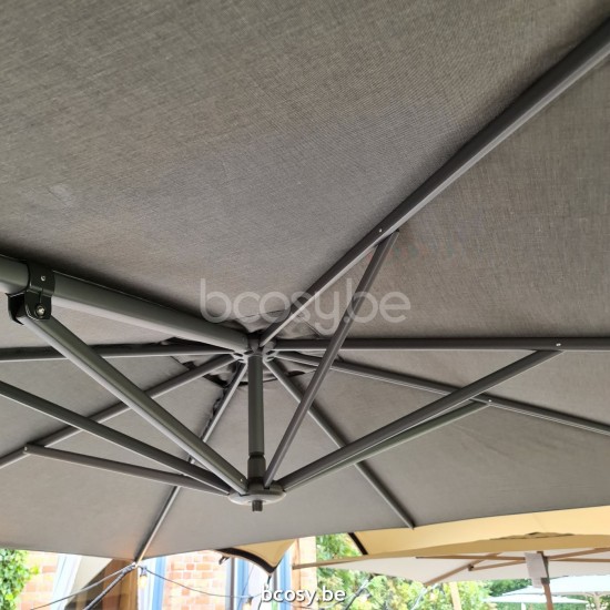 Jardinico AZORE 300x300 Vierkante Vrijhangende Parasol 3x3 Mast Zwart Doek Black Solution dyed acrylic.