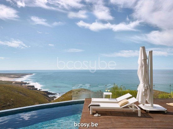 TUUCI OCEAN MASTER MAX SINGLE CANTILEVER 370x370 Cantilever Parasol.