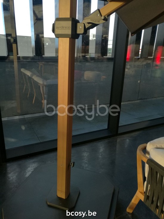 TUUCI OCEAN MASTER MAX SINGLE CANTILEVER ALUMA TEAK 370x370 Cantilever Parasol.