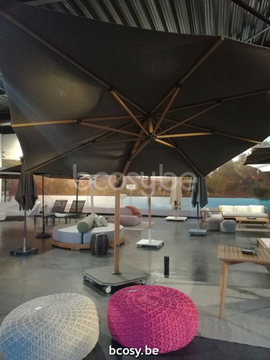 Jardinico JCP404 250B x350 Rechthoekige Vrijhangende Parasol 2,5x3,5 UNIEK MODEL Mast Teak Aluminium Met Structuur Doek Umber Sunbrella Plus Marine UFJCP.404 CARACTERE.