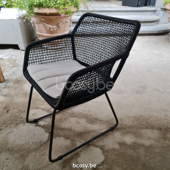 Jardinico LEWIS Fauteuil Aluminium noir - rotin synthétique noire.