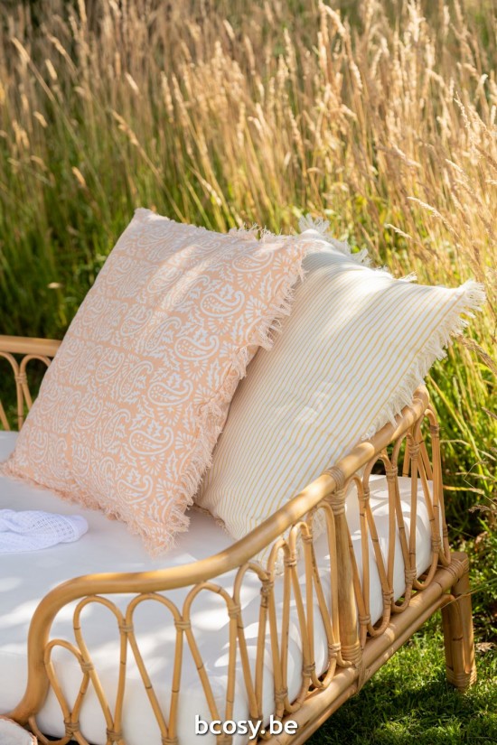 J Line Bed Pierre Rotan Naturel.