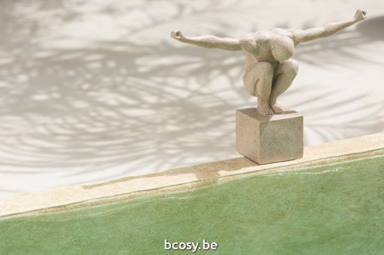 Jline Athlete Sur Socle Effet Marbre Poly Sable Pequeño.