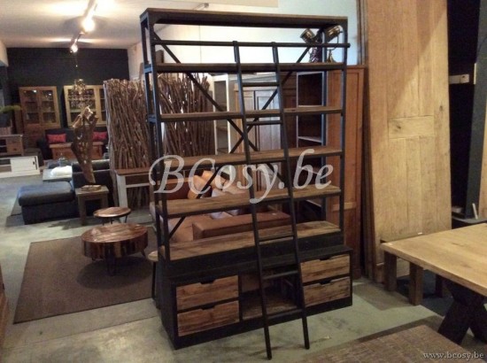 J Line 62430 landelijke stijl wandrek met smeedwerk ladder j line Loft stijl metalen rek met ladder 4 houten schappen en 2 houten lades bruin hout en metaal 160 boekenrekken