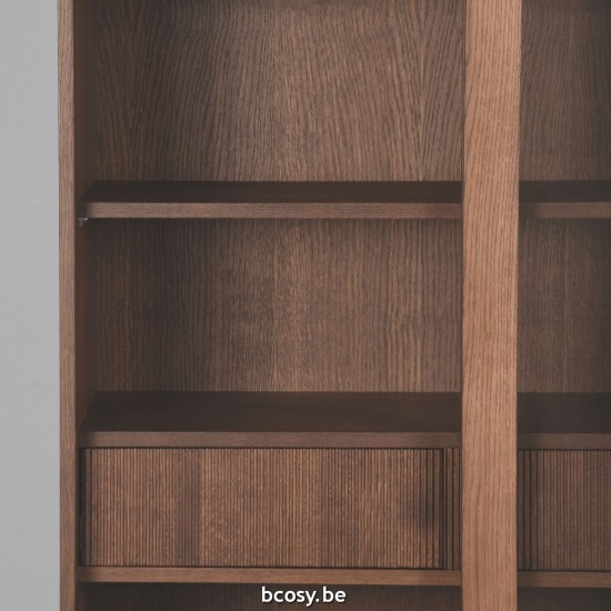 LABEL51 Display case Jule Walnut Oak Vitrinekast.