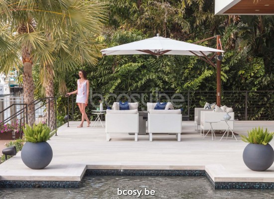 TUUCI Parasols droits à mât central en aluminium.