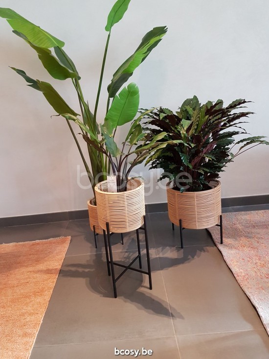 Vincent Sheppard Vivi Moyen Pot à plantes Cadre en Acier Noir Rotin Naturel.