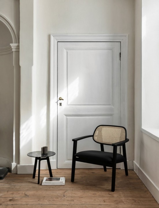 Vincent Sheppard Titus Lounge Stuhl Rahmen aus Schwarz gebeizt Eiche Schwarz Bouclé.