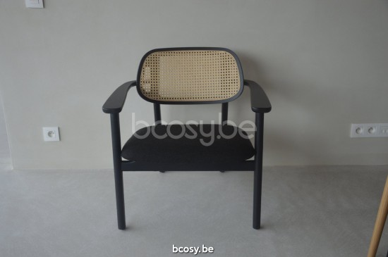 Vincent Sheppard Titus Lounge Stuhl Rahmen aus Schwarz gebeizt Eiche Schwarz Vegan Leder.