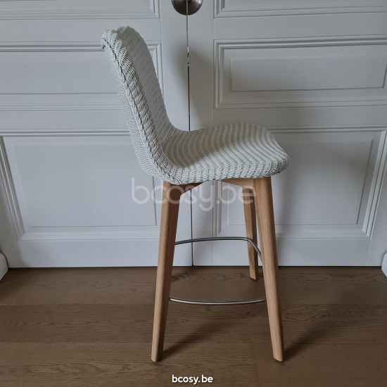 Vincent Sheppard Lily Tabouret de bar mi-hauteur Cadre en Bois Chêne naturel Lloyd Loom Blanc pur.