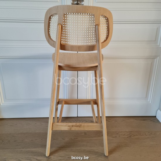 Vincent Sheppard Titus Hocker natur H100 cm Titus Mittelhoher Barhocker Rahmen aus Naturfarbener Lack Eiche Naturfarbener Lack Eiche.