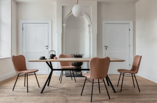 Vincent Sheppard Chaise Lily base A acier Lily Chaise Cadre en Acier A Revêtement en poudre noir Lloyd Loom Dusty Corail.