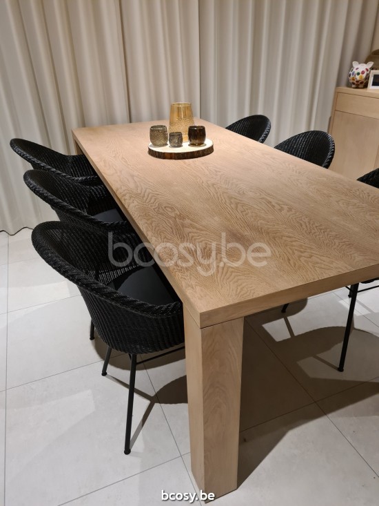 Vincent Sheppard Avril Eetkamerstoel met hoge rug Zwart Gepoedercoat Stalen A frame.