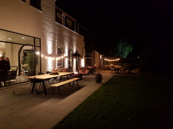 Vincent Sheppard Matteo Bank 265x40 Rahmen aus Schwarz Aluminium Tischplatte Unbehandeltes Teakholz.