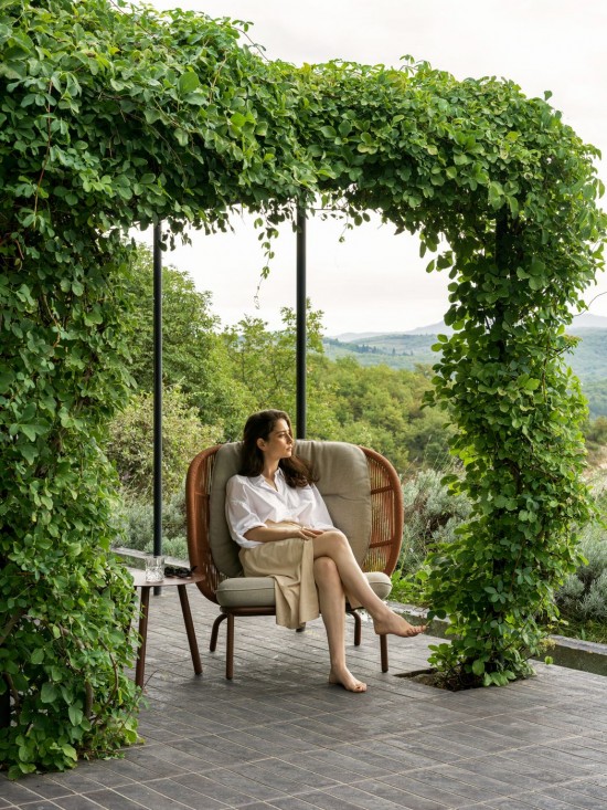 Vincent Sheppard Kodo Cocoon Rahmen aus Rostfarbe Aluminium Zimt Seil Polypropylen.