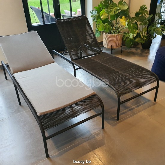 Vincent Sheppard Loop Bain de soleil Cadre en Aluminium Noir Tressage Noir Polyéthylène.