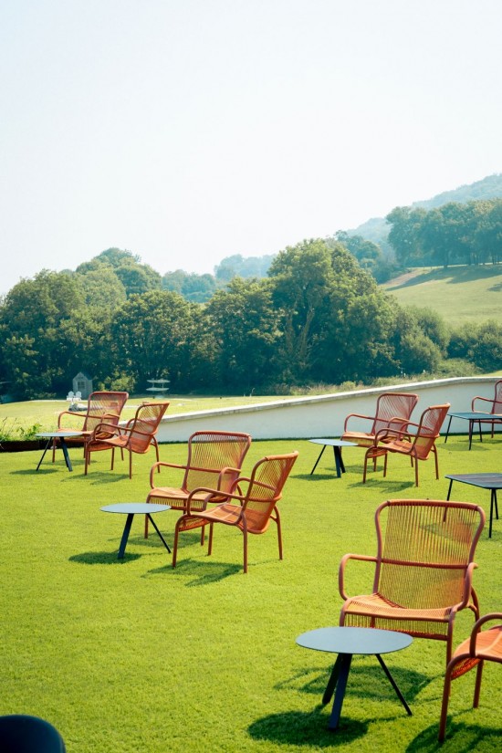 Vincent Sheppard Loop Lounge Stoel Terracotta Aluminium frame.