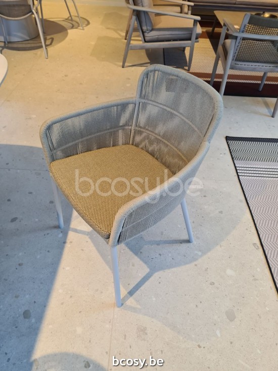 Vincent Sheppard Akari Stuhl Rahmen aus Dune Weiß Aluminium Flachs Seil Polypropylen.