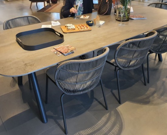 Vincent Sheppard Kodo Stoel Fossil Grey Aluminium frame.