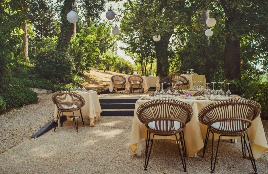 Vincent Sheppard Roxy Stuhl Rahmen aus Schwarz Stahl Kamel Flechtwerk Polyethylen.