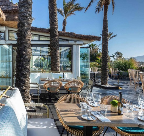 Vincent Sheppard Roxy fauteuils de jardin Cadre en Acier Noir Cordon en osier Chameau Polyéthylène.