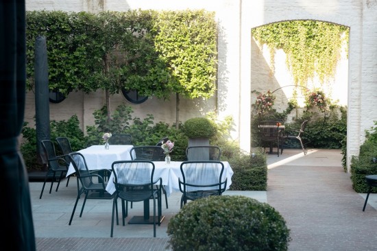 Vincent Sheppard Loop garden outdoor dining armchairs Black Aluminium frame Black Wicker Polyethylene.