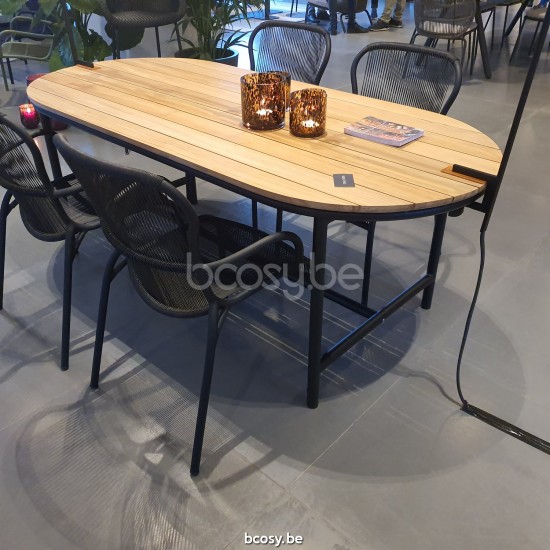 Vincent Sheppard LOOP Esstischstuhl Loop Stuhl Rahmen aus Schwarz Aluminium Schwarz Flechtwerk Polyethylen.