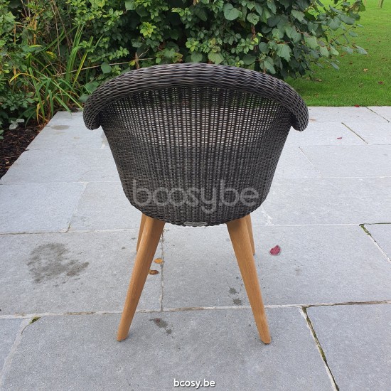 Vincent Sheppard Edgard Stuhl Teakholz Basis Edgard Stuhl Rahmen aus Unbehandeltes Teakholz Mokka Flechtwerk Polyethylen.