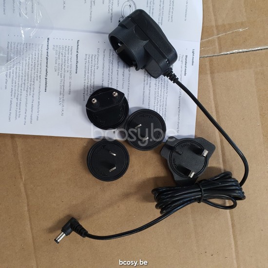 Vincent Sheppard Tika Stehleuchten Rahmen aus Schwarz Stahl Schwarz Flechtwerk Polyethylen.