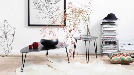 Vincent Sheppard Rozy Tables basses de jardin à café Cadre en Acier Noir Plectrum shape.