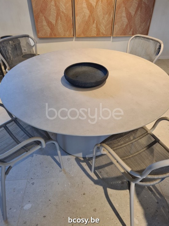 Vincent Sheppard Sandro Rond Table ronde de jardin Cadre en Aluminium Blanc dune dessus de table Céramique Éclats.