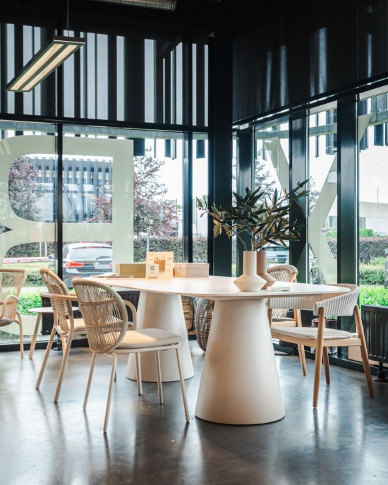 Vincent Sheppard Sandro Gartentisch 240x120 Rahmen aus Dune Weiß Aluminium Tischplatte Portland Keramik.