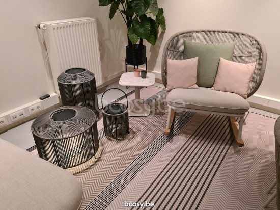 Vincent Sheppard Kodo Garten Beistelltisch Rahmen aus Dune Weiß Aluminium Tischplatte Scherben Keramik.