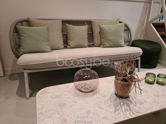 Vincent Sheppard Kodo Garten Beistelltisch 129x45 Rahmen aus Dune Weiß Aluminium Tischplatte Scherben Keramik.