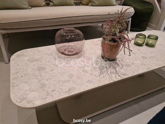 Vincent Sheppard Kodo Garten Beistelltisch 129x45 Rahmen aus Dune Weiß Aluminium Tischplatte Scherben Keramik.