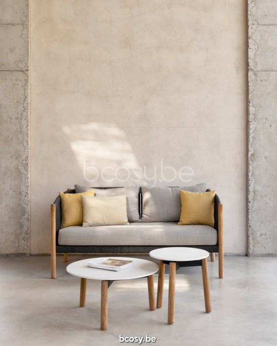 Vincent Sheppard Lento Rond Table d'appoint ronde de jardin Cadre en Teck non traité dessus de table Céramique Portland.