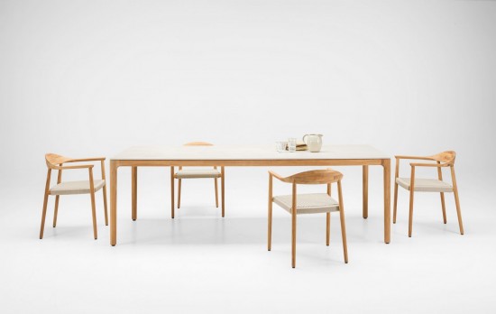 Vincent Sheppard Elko 300x110 Table de Jardin Cadre en Teck non traité dessus de table Céramique Portland.