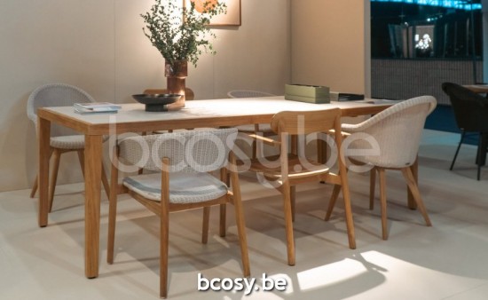 Vincent Sheppard Volta 310x100 Table de Jardin Cadre en Teck non traité dessus de table Céramique Masai Blanco.