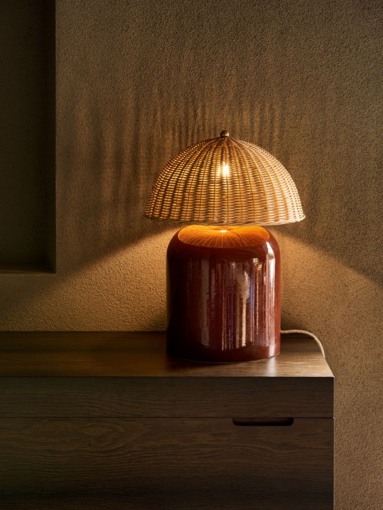 Vincent Sheppard Arvin Moyen Lampe de table Cadre en Céramique Maroon Rotin Naturel.