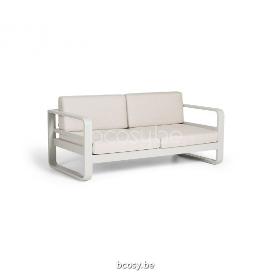 Jati Kebon Reno Sofa 2-Sitzer Dune mattes Aluminium.