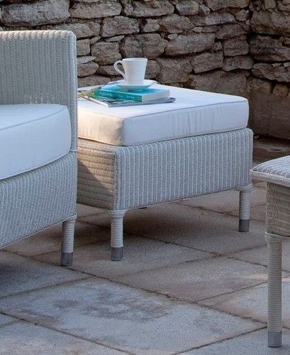 Vincent Sheppard Dovile tuinvoetbanken in aluminium en dubbel gevoerd textileen Snow Lloyd Loom.