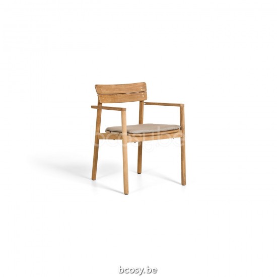 Jati Kebon Lynn Teak Gartenstuhl mit Armlehnen.